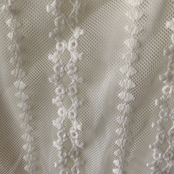 White Lace Tank Top. Forever 21 Size M - Picture 4 of 4